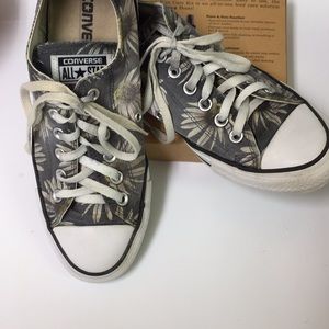 Rare!!! Grey Daisy Converse